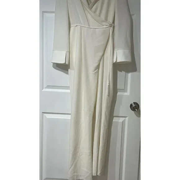 Cinq a Sept Ivory Holiday Macie Wrap Jumpsuit Size 6 - Picture 12 of 12